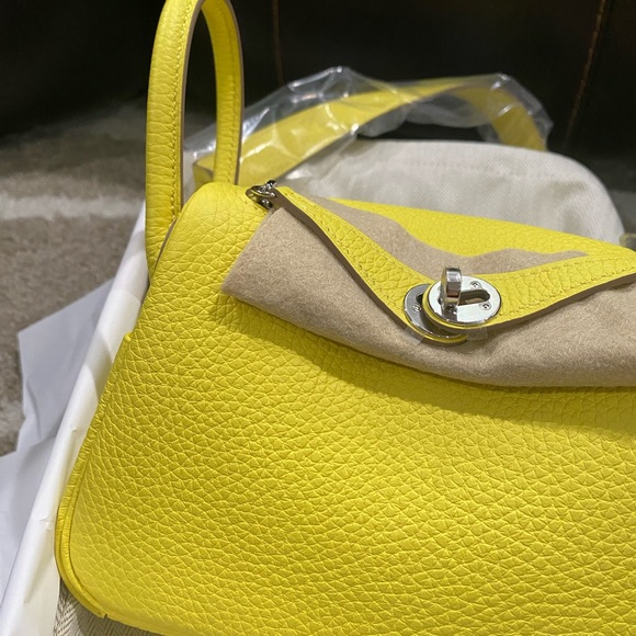 Hermès mini Lindy in lime - Picture 3 of 3